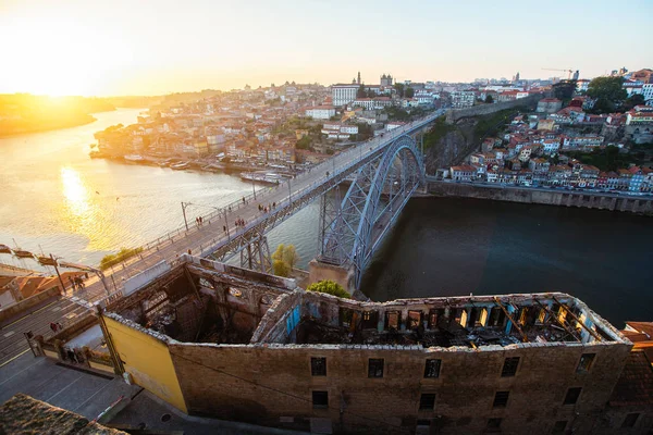 Edificios Abandonados Cerca Del Puente Dom Luis Río Duero Oporto —  Fotos de Stock