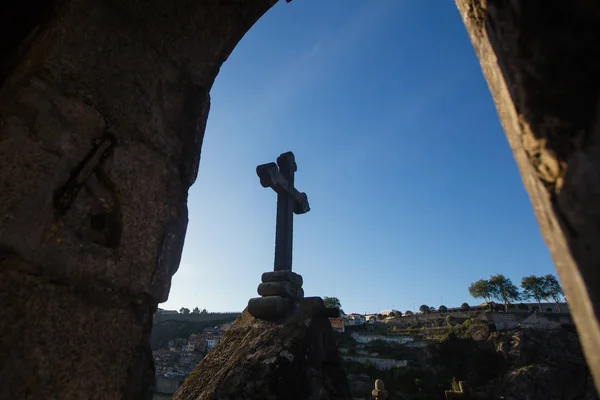 葡萄牙波尔图杜罗银行废弃教堂的十字架 — 图库照片
