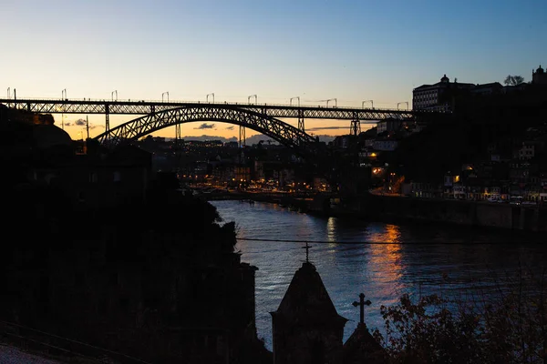 Sylwetka Mostu Dom Luisa Nad Rzeką Douro Nocy Porto Portugalia — Zdjęcie stockowe