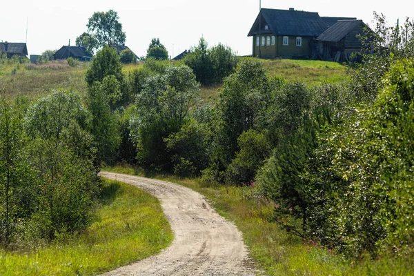 田舎の風景 木造住宅 カレリア共和国の遠隔村 ロシア — ストック写真