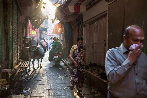 Varanasi Indie Mar 2018 Jedné Ulic Starého Města Poblíž Svaté — Stock fotografie