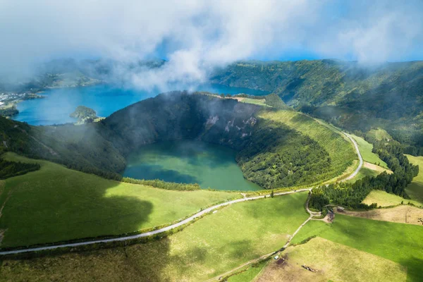 葡萄牙亚速尔圣米格尔岛 Sete Cidades 火山口的地狱般的嘴湖 — 图库照片