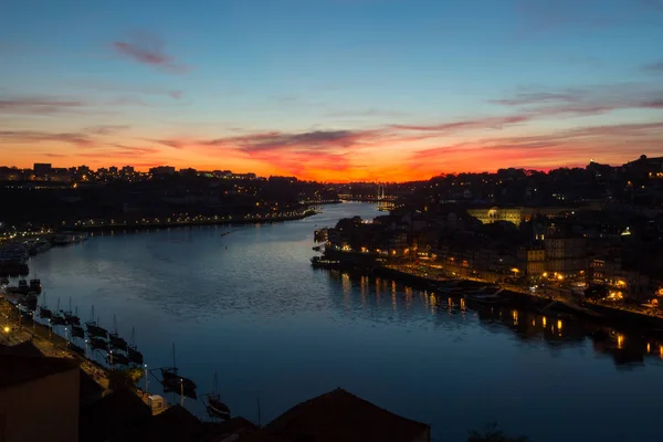 Река Дору Рибейра Ночью Порту Португалия — стоковое фото