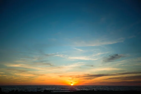 Coucher Soleil Fantastique Dans Ciel Bleu Sur Océan — Photo