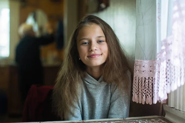 Retrato Una Linda Niña Casa — Foto de Stock