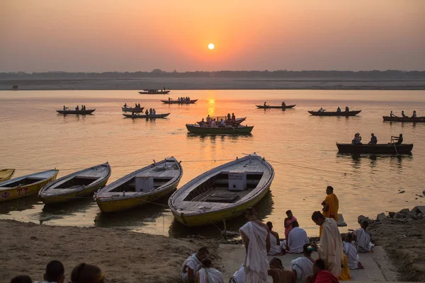 Varanasi Hindistan Mar 2018 Kutsal Nehir Ganj Sularında Yüzen Teknede — Stok fotoğraf