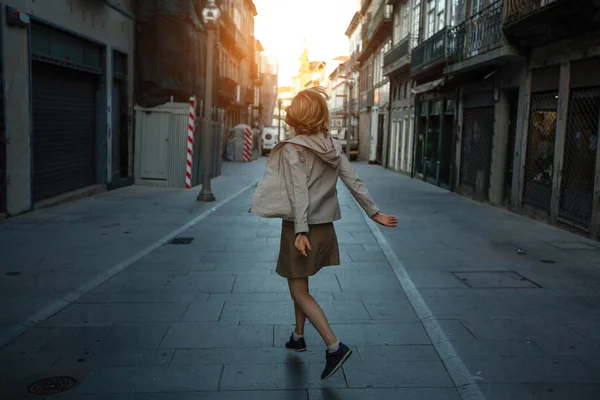 Young Woman Dancing Spinning Deserted Morning Street — Stock Photo, Image