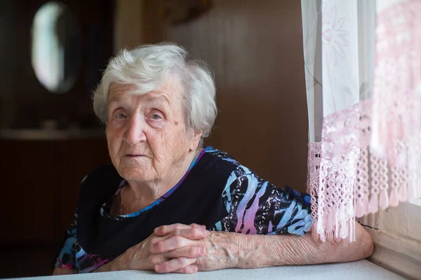 Retrato Una Anciana Pelo Gris — Foto de Stock