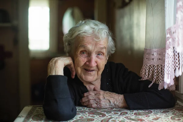 Portrait Une Femme Âgée Aux Cheveux Gris Mamie — Photo