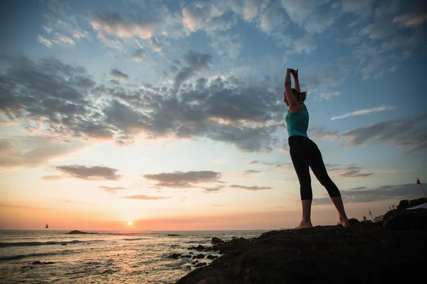 Fêmea Sol Costa Oceânica Exercícios Fitness Ioga Treinamento — Fotografia de Stock