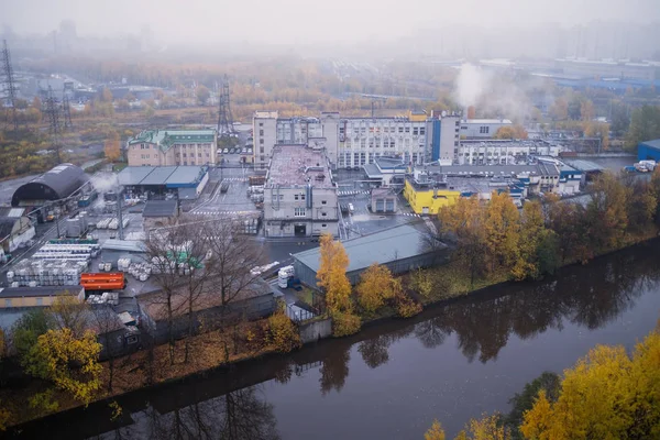 Şehrin Fabrikaları Olan Sanayi Bölgesinin Üst Görüntüsü — Stok fotoğraf