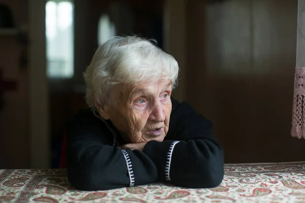 Ritratto Donna Anziana Seduta Una Stanza — Foto Stock