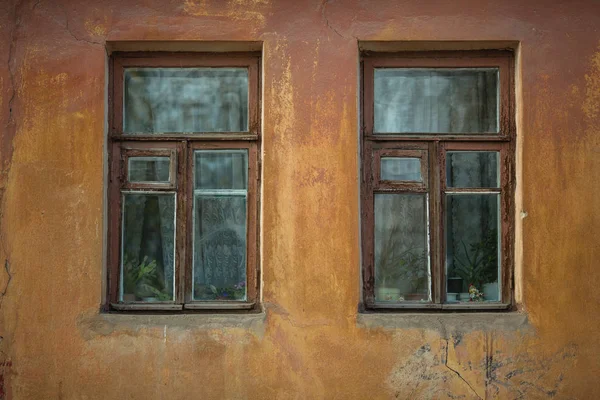 Two Windows Facade Old Stone House — Stock Photo, Image