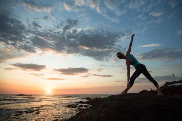 Yoga Female Sees Sun Ocean Coast Exercises — ストック写真