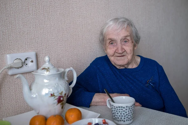 Stará Žena Svém Domě Starší Ruský Důchodce — Stock fotografie
