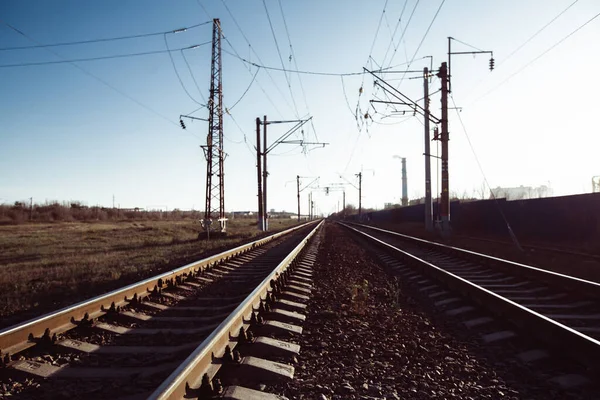 Железнодорожные Пути Линии Электропередач Индустриальной Зоне Лицензионные Стоковые Изображения