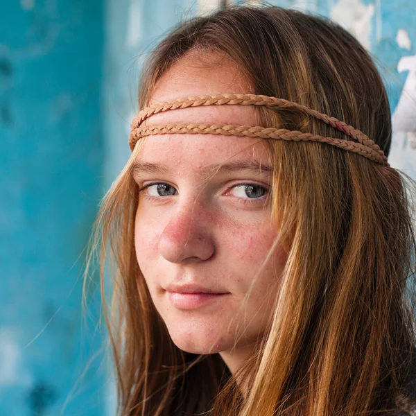 Close Portrait Young Sweet Girl Hippie Outdoor Woodstock Concept — Stock Photo, Image