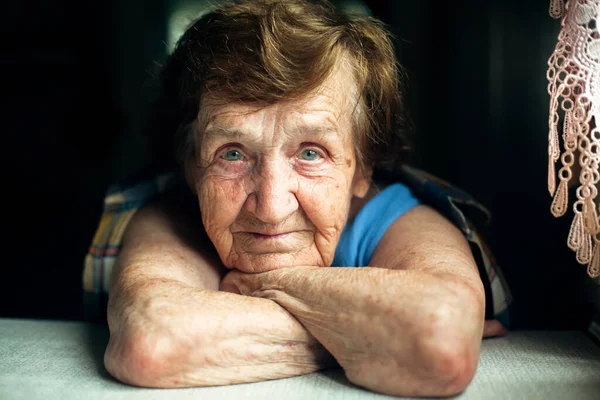 Ritratto Psicologico Una Donna Emotiva Anziana — Foto Stock