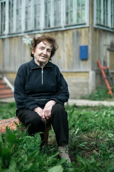 Portrait Old Woman Sitting Courtyard Rural House — Stock Photo, Image