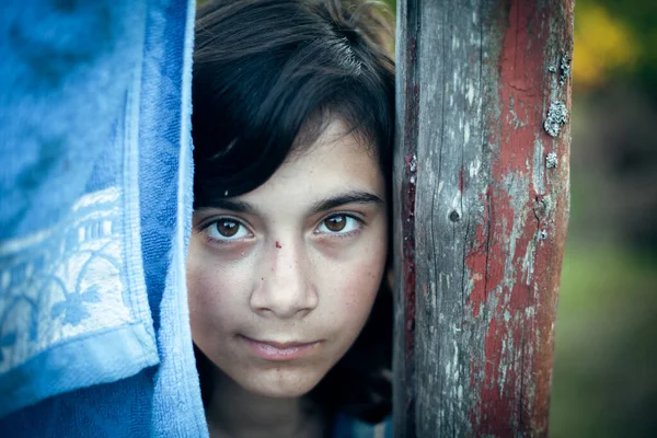 Portret Van Tienermeisje Het Platteland — Stockfoto