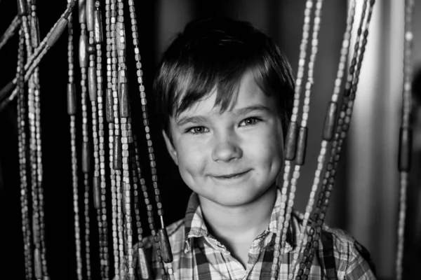 Retrato Cerca Niño Pequeño Fotografía Blanco Negro — Foto de Stock