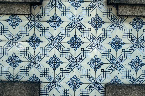 Traditionell Gammal Kakel Vägg Gatan Portugisiska Målade Tenn Glaserade Azulejos — Stockfoto