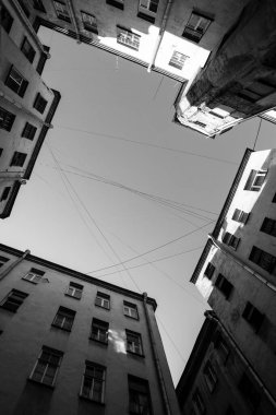 St. Petersburg, Rusya 'nın eski bölgesinin klasik bahçesi. Siyah beyaz fotoğraf..