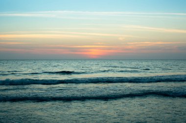 Tayland Körfezi 'nde güzel bir alacakaranlık.