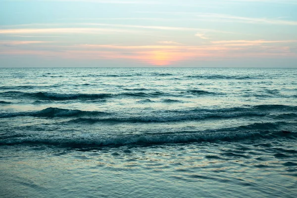 Vista Noite Surfar Mar Durante Pôr Sol — Fotografia de Stock