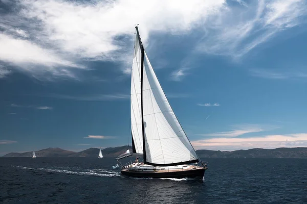 豪华的航行 爱琴海造船业中的帆船 — 图库照片
