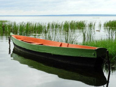 Plescheevo Gölü'nde eski bir tekne. Çekim Pereslavl'-Zalessky, Rusya'da Ağustos 2019'da çekildi.