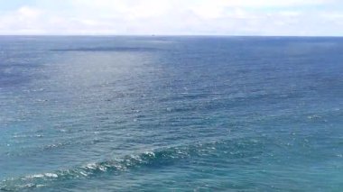 Orta Okyanusta Dalga