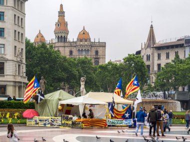 Barcelona, İspanya - 12 Mayıs, bağımsızlık, kare Katalonya, turizm açısından önemli bir yer 2018:article mağaza