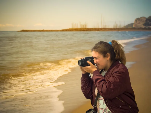 Sahilde hobi zevk ve rahat günde bir fotoğraf için arıyorum genç fotoğrafçı