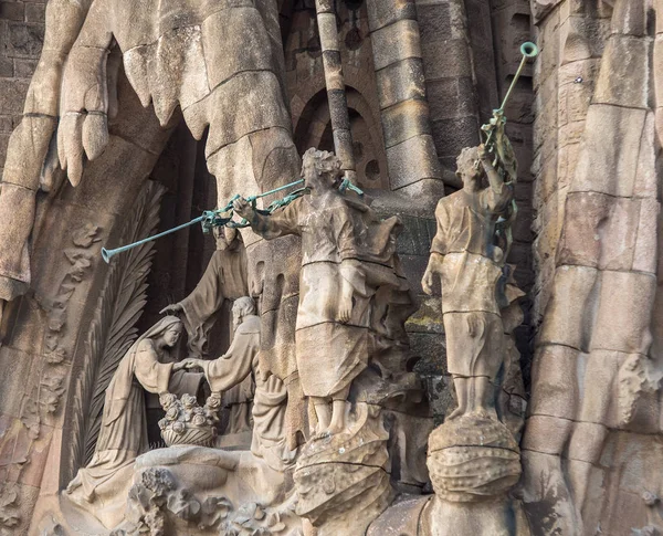 Sagrada Familia Katedrali Barcelona, bu şehirdeki en büyük turistik ayrıntılarını