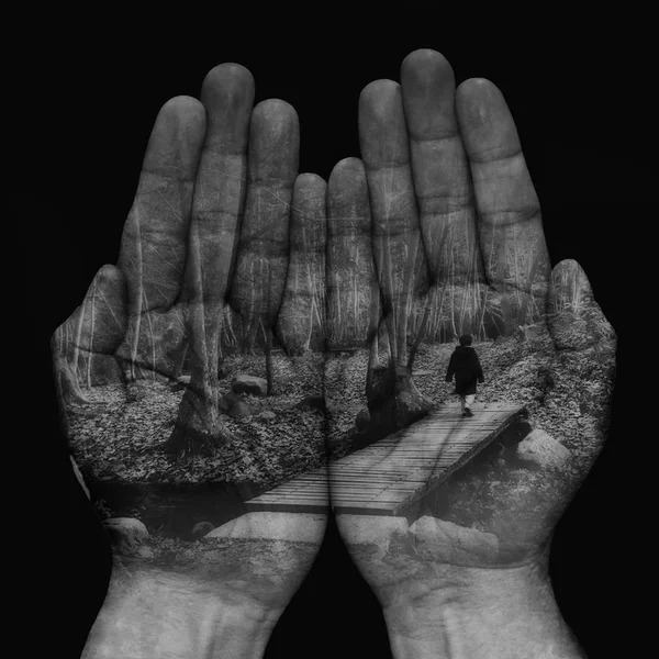 Bazı eller çocukluk hatırlayarak görüntüde