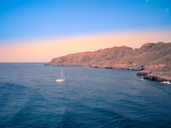 Sahil Cartagena Calblanque kısmında; Kayalık ve muhteşem plajlar