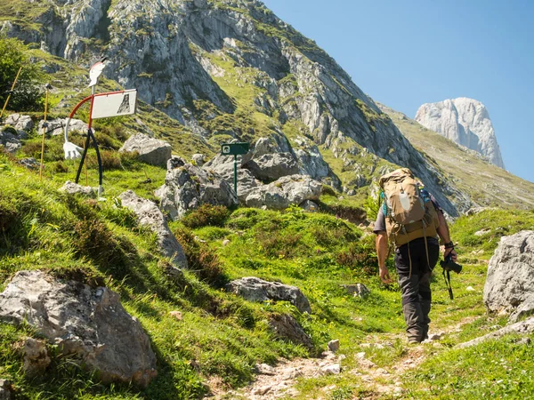 Vandrare Och Fotograf Naturparken Toppar Europa Asturien — Stockfoto