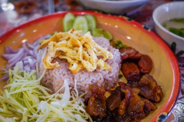 Yavru karidesli pilav yapıştırın, Tay geleneksel gıda