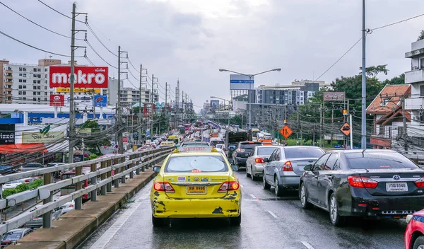 Bangkok Thailand July 2018 Traffic Jam Rain Ladprao Road Bangkok — Stock Photo, Image