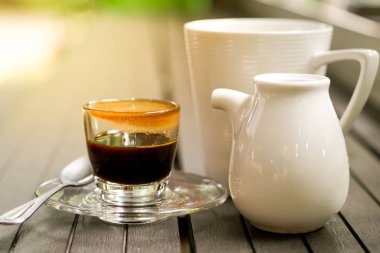 Günaydın süt cam ile kahve