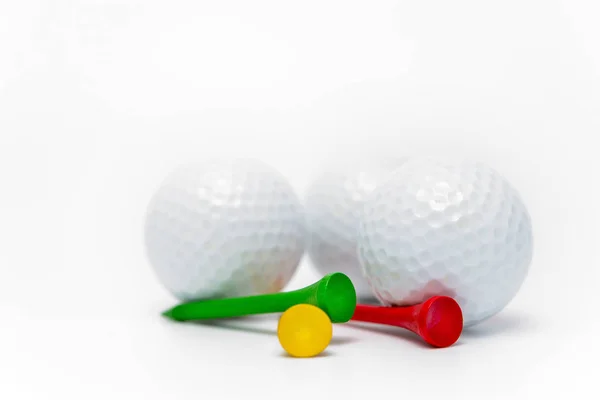 Golf Topu Beyaz Zemin Üzerine Tees — Stok fotoğraf