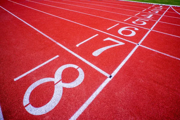 Red Surface Running Racetrack White Lines Number Outdoor Stadium — Stock Photo, Image