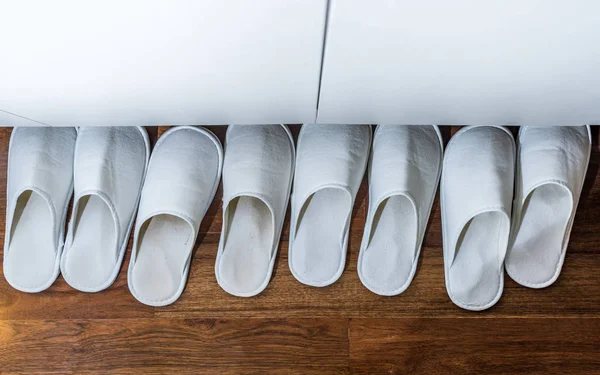Cuatro Pares Zapatillas Casa Blanca Casa —  Fotos de Stock