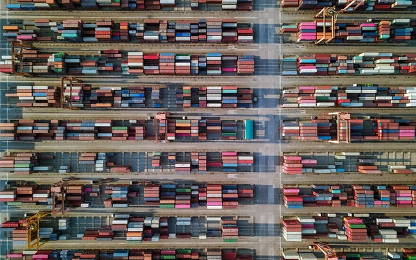 Letecký pohled na nákladní kontejnerová loď přístav Stock Obrázky