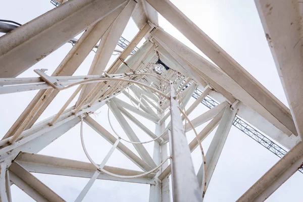 Construction crane base viewed from the base below — Stock Photo, Image