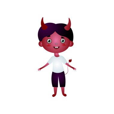 Kırmızı maskeli yüzlü şeytan kostümlü sevimli mutlu çocuk