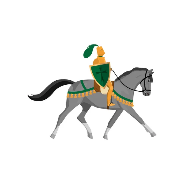 Caballero medieval en armadura dorada con casco con pluma verde — Vector de stock