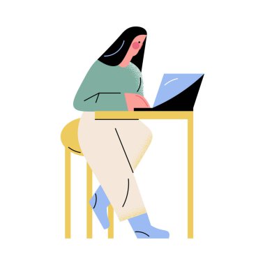 Coronavirus salgını sırasında evde oturup çalışan bir kadın.