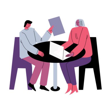 İş ortakları ofiste dizüstü bilgisayarla oturup iş görüşmesi yapıyorlar.